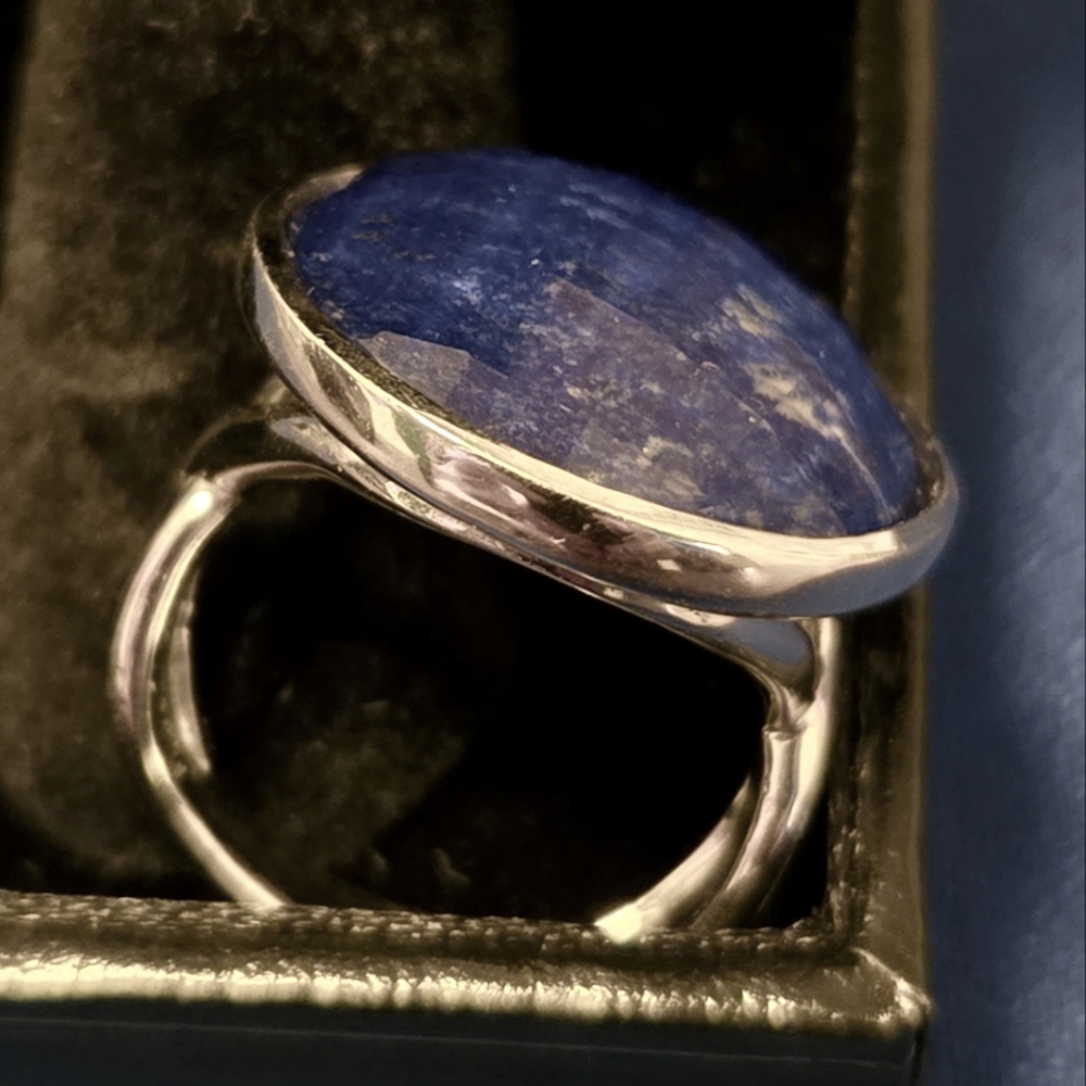 Elegant Lapis Lazuli Stone Ring